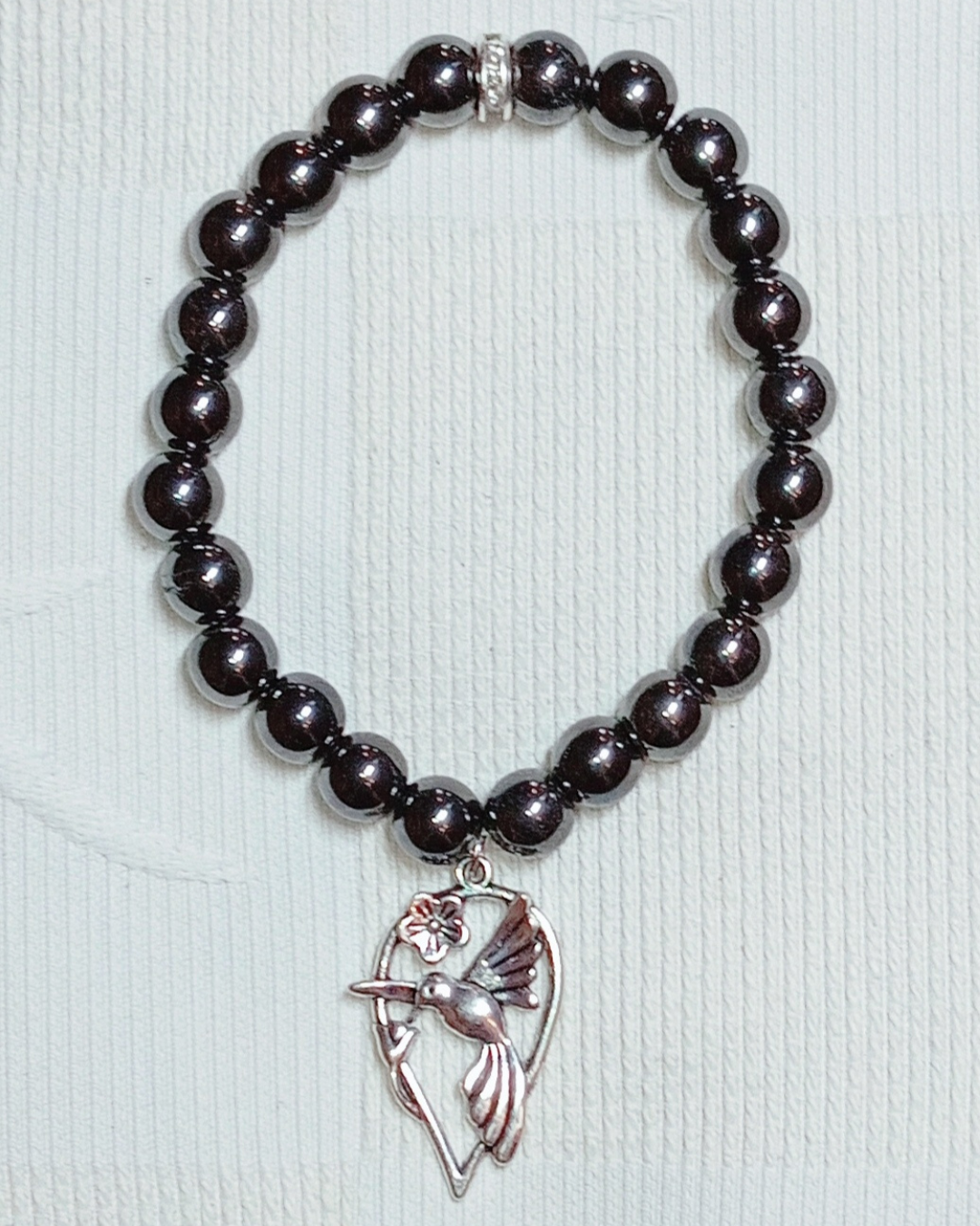 Bracelet en Hématite avec Entretoise Strass et Breloque Colibri