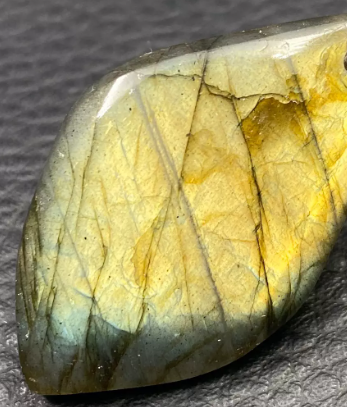 Labradorite dorée